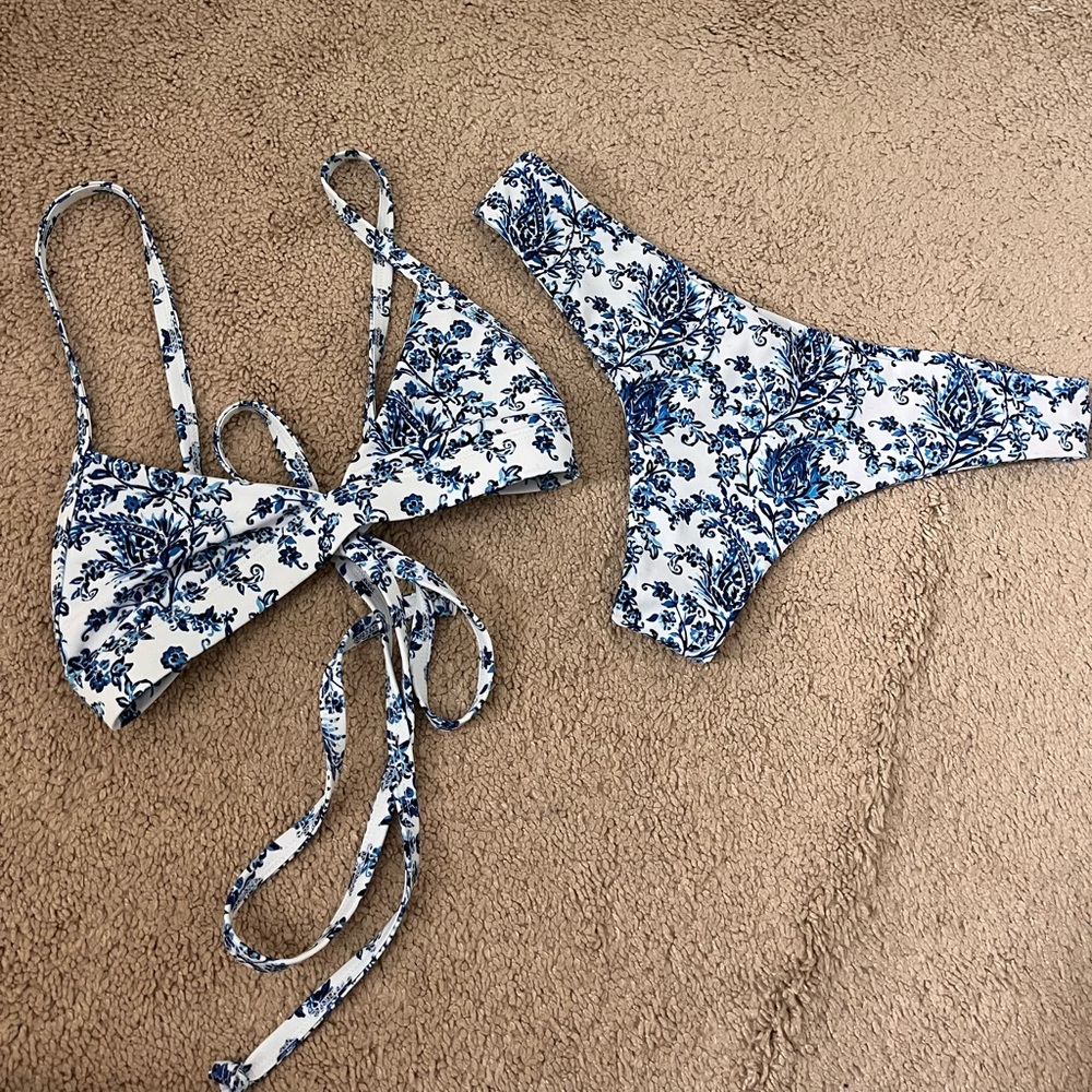 (SOLD) Kulani Kinis White and Blue Bikini Set